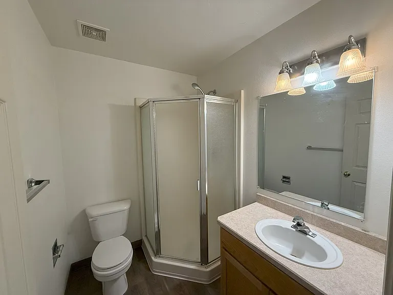 1875 SW Salmon Ave — Photo 11