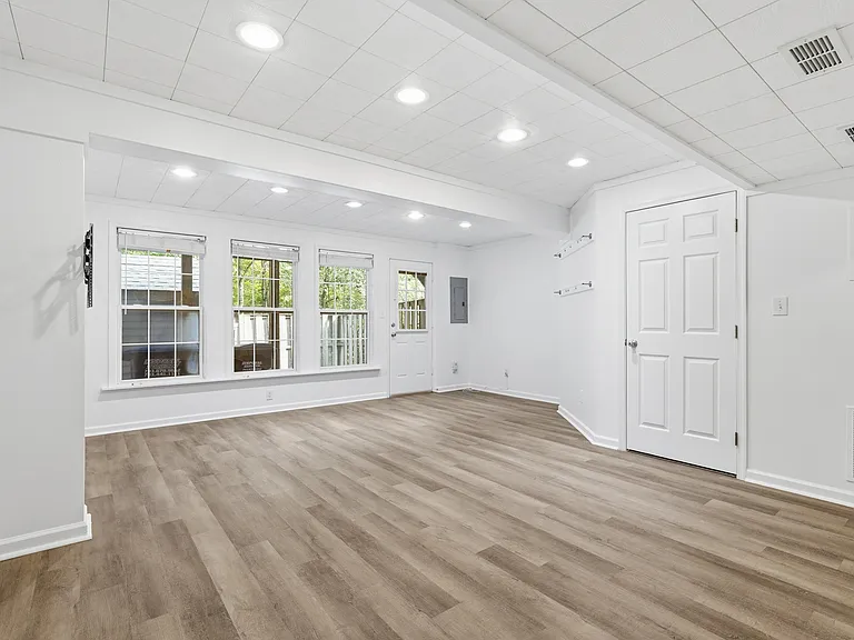 9041 Falcon Glen Ct — Photo 20