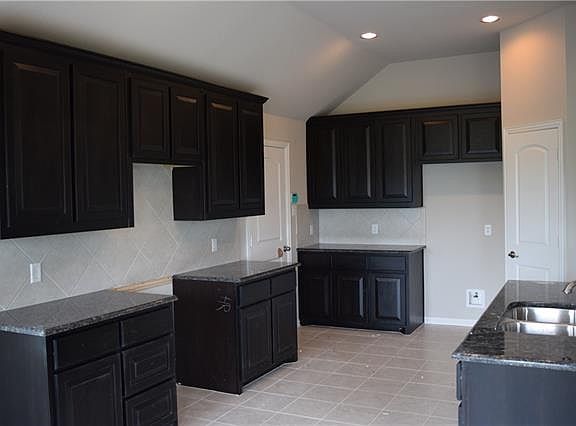 4th image of 154 Cardiff Ln