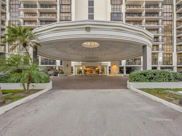 1450 Brickell Bay Dr APT 511, Miami, FL 33131