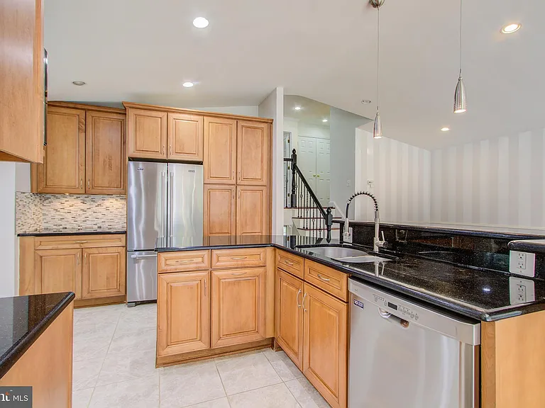 9203 Cedarcrest Dr — Photo 13