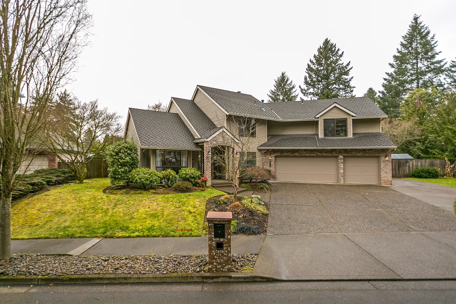 10002 SW Killarney Ln photo 1