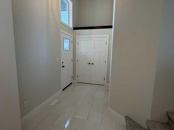 4th image of 52 Emmett Cres