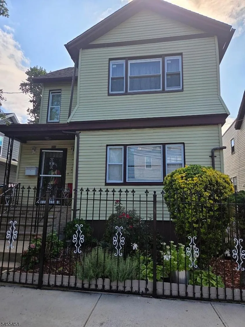 2 bed, 1.0 bath, $2,000 — Photo 1