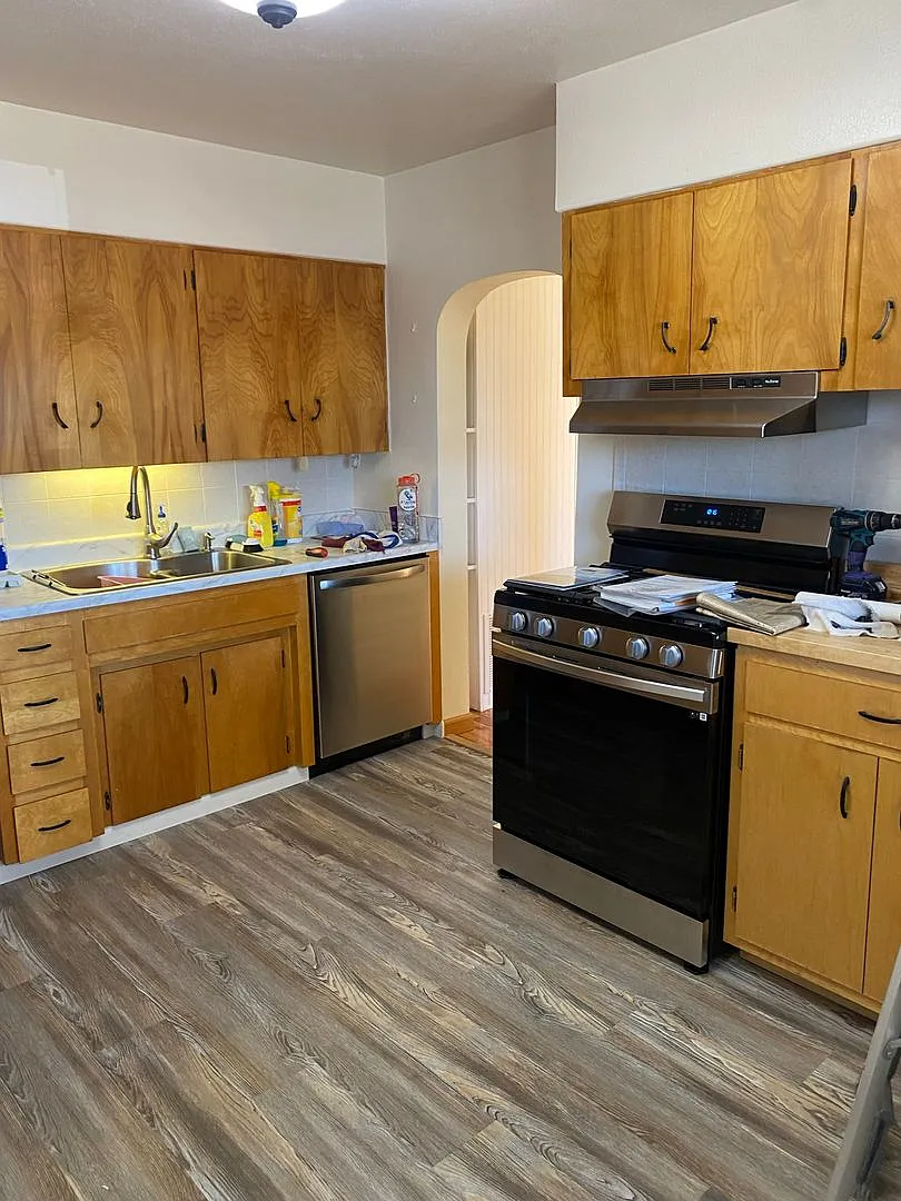 835 Robinson Ave — Photo 3