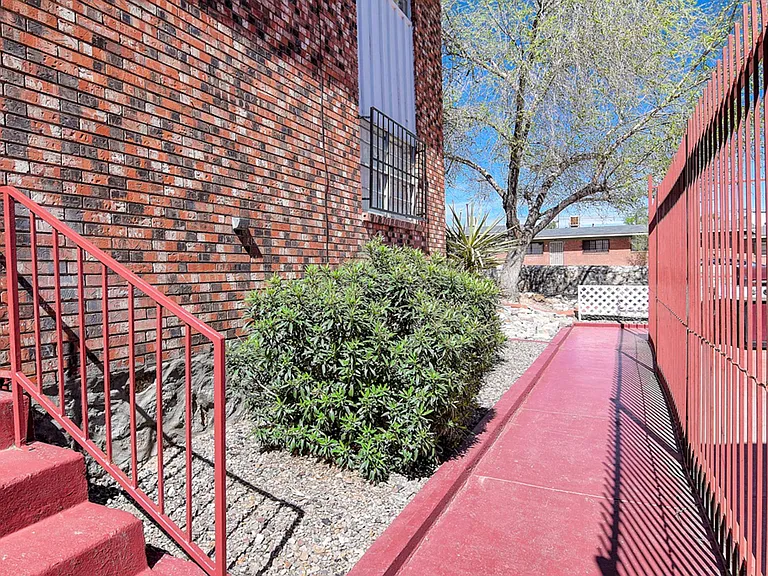 The Arches Apartments — Photo 12