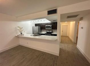 1410 Laguna Ln, Pembroke Pines, FL 33026