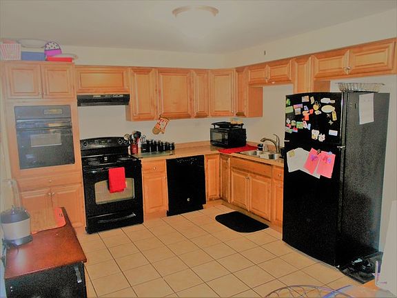 5th image of 261 N Pleasant Dr