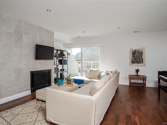 5th image of 5 Leeward Ln #24