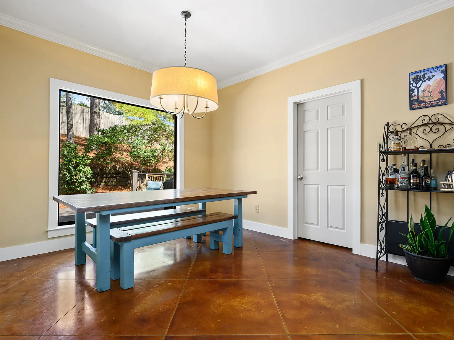 3 bed, 1927 sqft, $2,300 — Photo 4