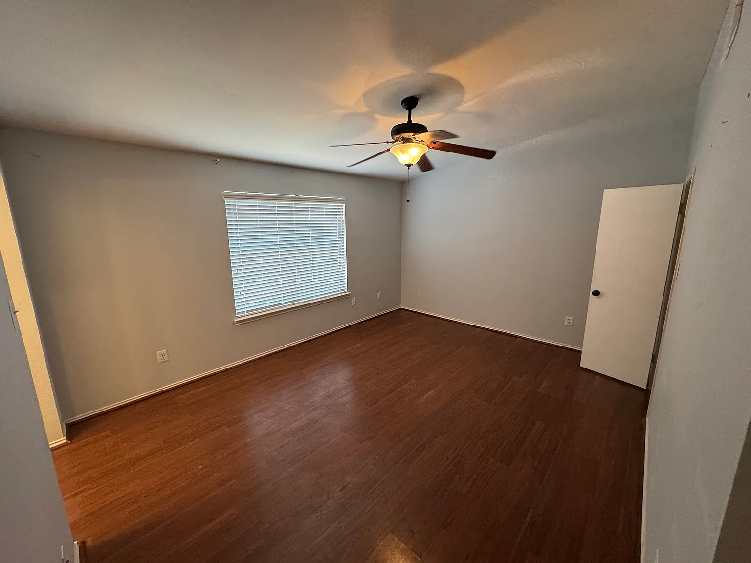 3 bed, 2.5 bath, 1348 sqft, $1,550 — Photo 4