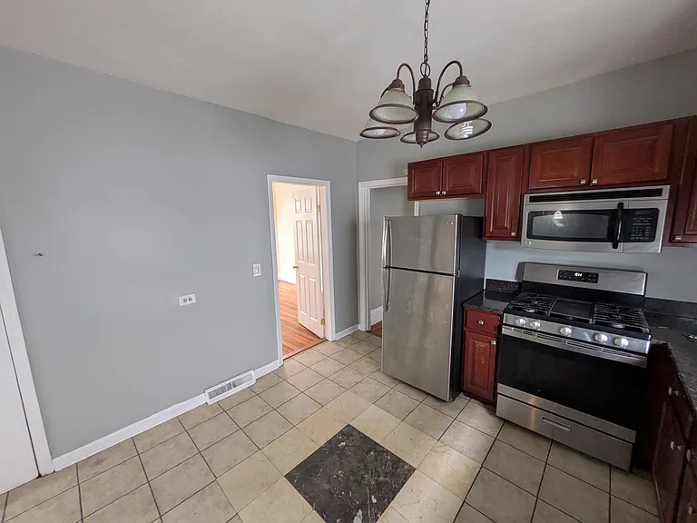 51 Glendale St #1A — Photo 1
