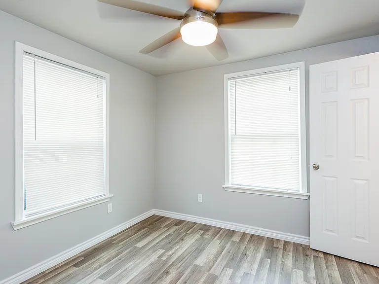 317 Eastwood St #C — Photo 7