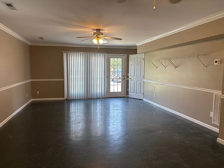 1200 S Spring St — Photo 14