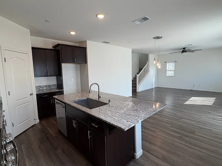 4265 Freemark Ave — Photo 7