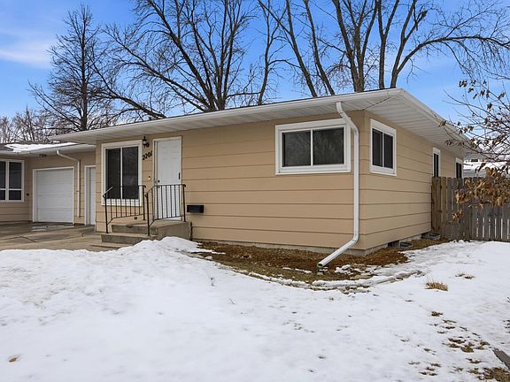 2nd image of 2201 15th St S