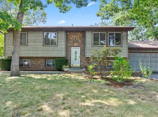 33460 N Lone Rock Rd, Grayslake, IL 60030