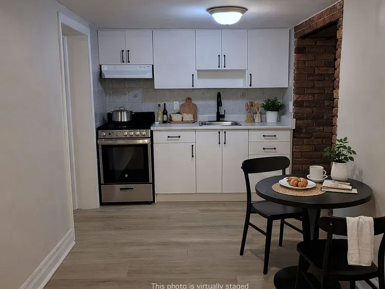 11 Rusholme Dr #LOWER — Photo 3