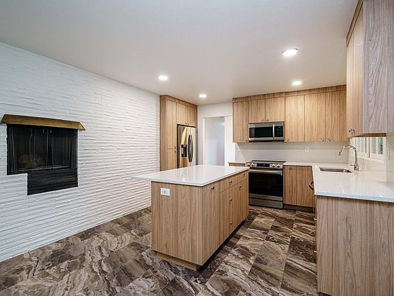 5th image of 3807 Edgewood Dr