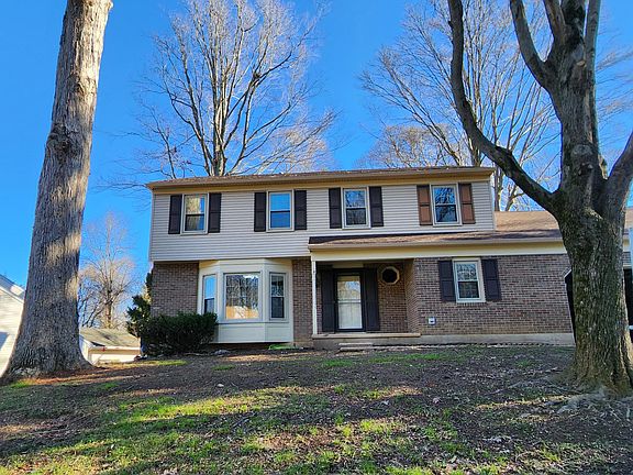 4th image of 19 Tall Oaks Dr
