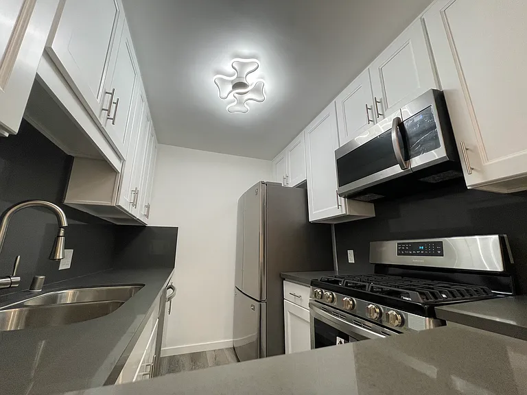 1953 Selby Ave #5 — Photo 4