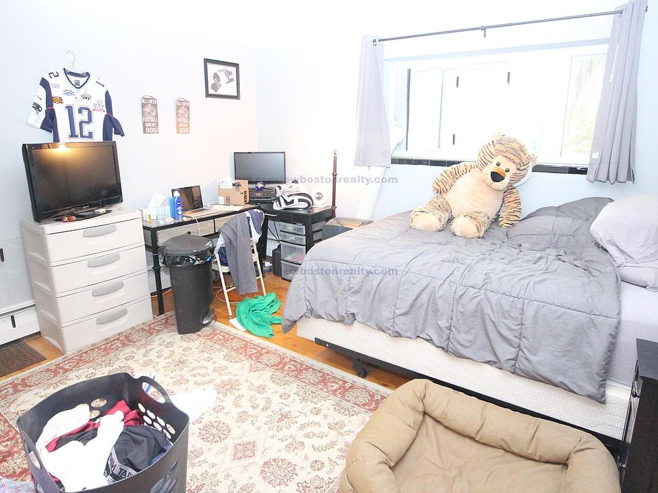 2nd image of 245 Kelton St #L22
