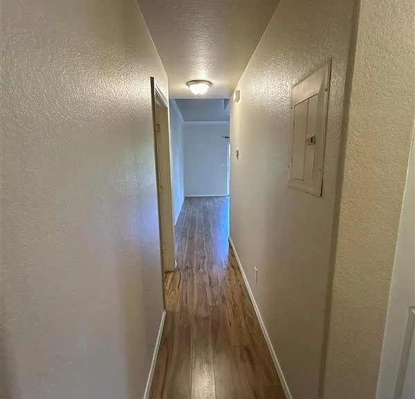 3011 Mandalay Grv #9 — Photo 4