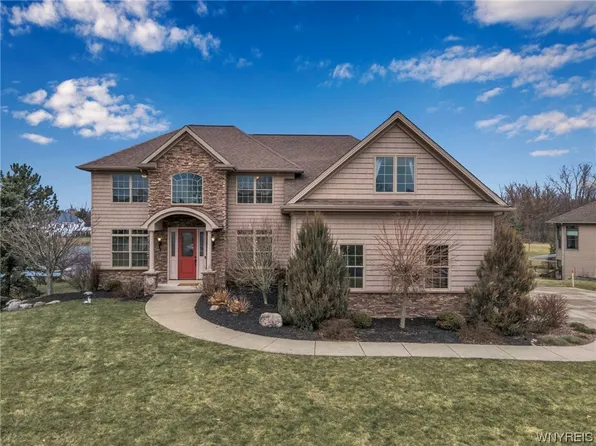 5715 Woodruff Dr, Clarence Center, NY 14032