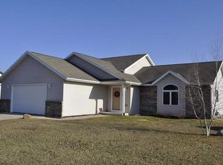625 Pauquette Pines Ln, Poynette, WI 53955