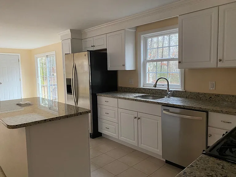 18 Myrtle Ln — Photo 3