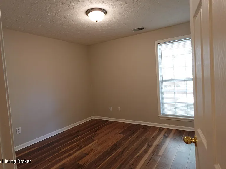 829 Garden Pointe Dr — Photo 16