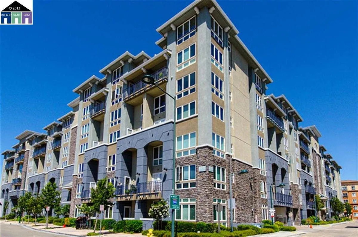 2 bed, 1013 sqft, $3,100 — Photo 2
