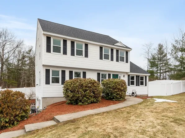 27 Merrimac Dr, Pepperell, MA 01463