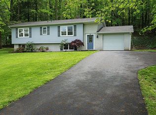 32 Birch Dr, Thompsontown, PA