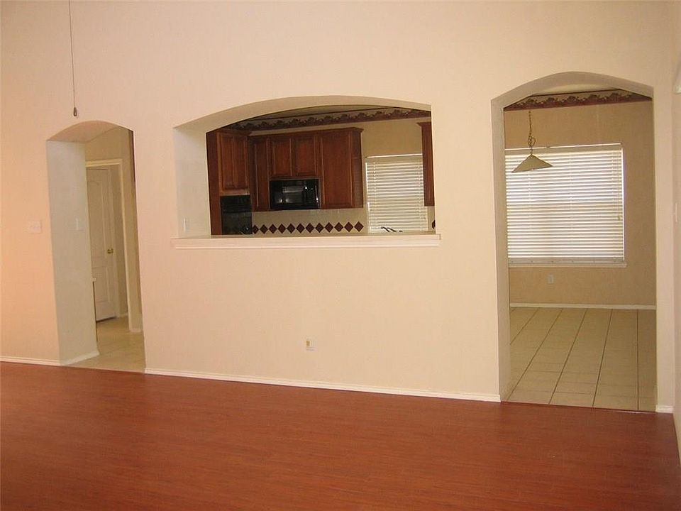 2nd image of 1437 Yosemite Dr