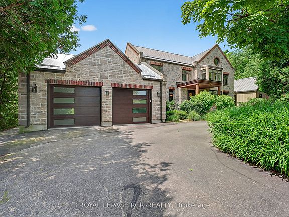 2nd image of 18 Mount Haven Cres