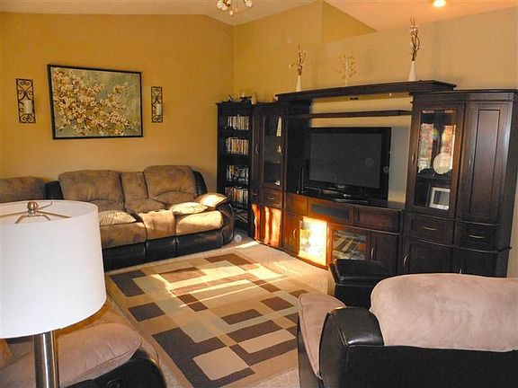 4th image of 1134 Barlow St