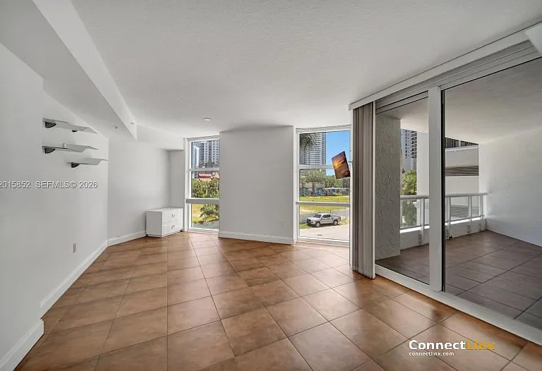 401 SW 4th Ave — Photo 7