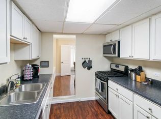 110 E Sunnyside Ave, Libertyville, IL 60048