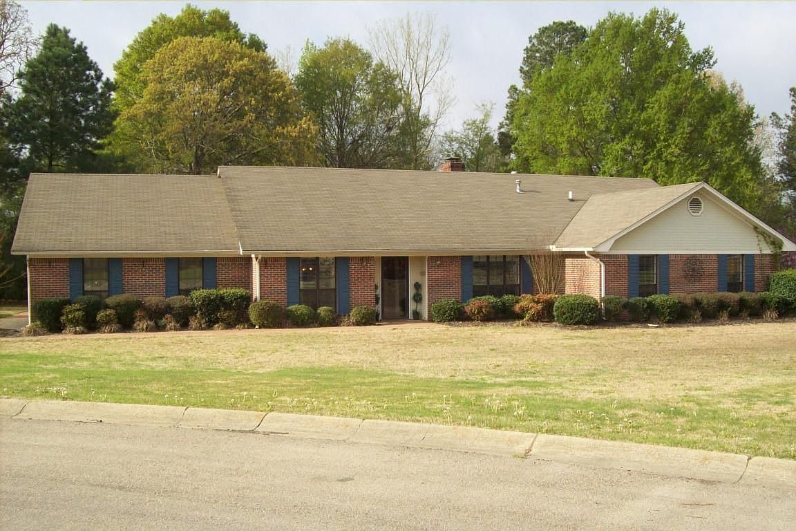 1305 Michael Cir, Tupelo, MS 38801 | Zillow