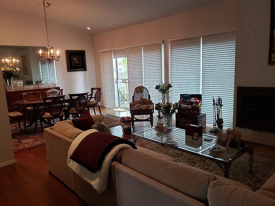 living/dining rm.  [24.6x14]