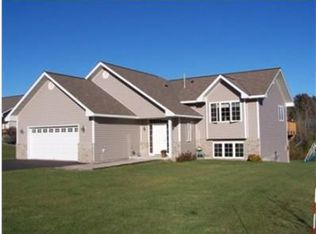 216 Chambersburg Dr, Duluth, MN 55811