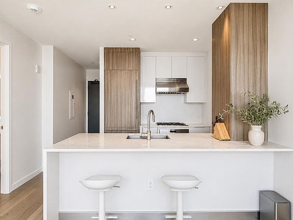 5th image of 188 Brookline Ave Unit 24F