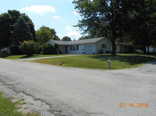 208 Lincoln St, Nokomis, IL 62075