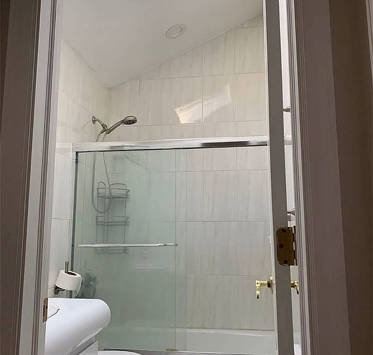1st image of 2660 Flower St #1