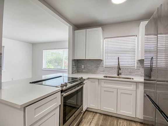 4th image of 950 W 36th Street