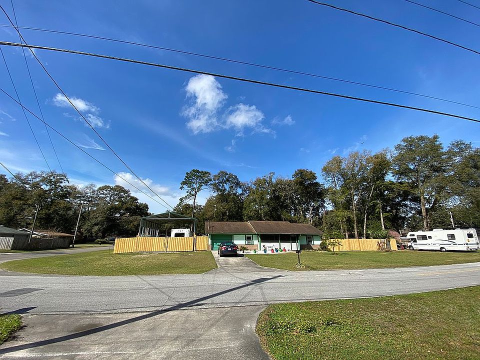 Nice corner lot