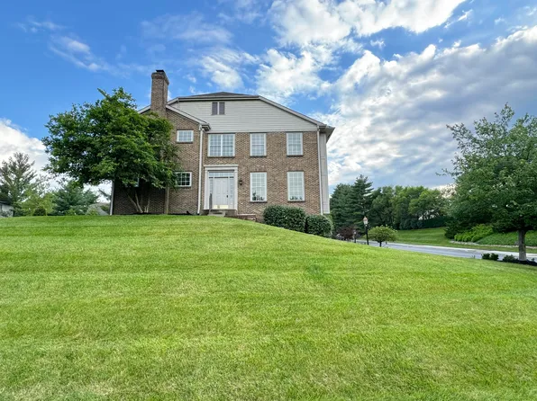 1653 Castle Hill Ln, Fort Wright, KY 41011