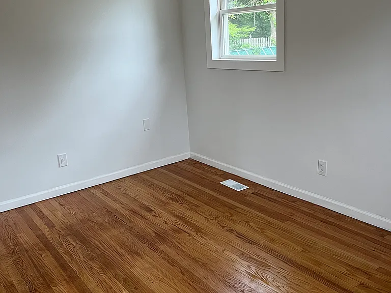 436 Ryders Ln — Photo 4