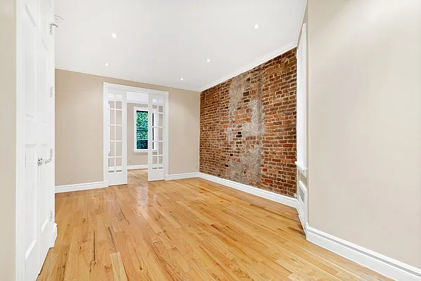 Rented by Cooper & Cooper Real Estate | media 21